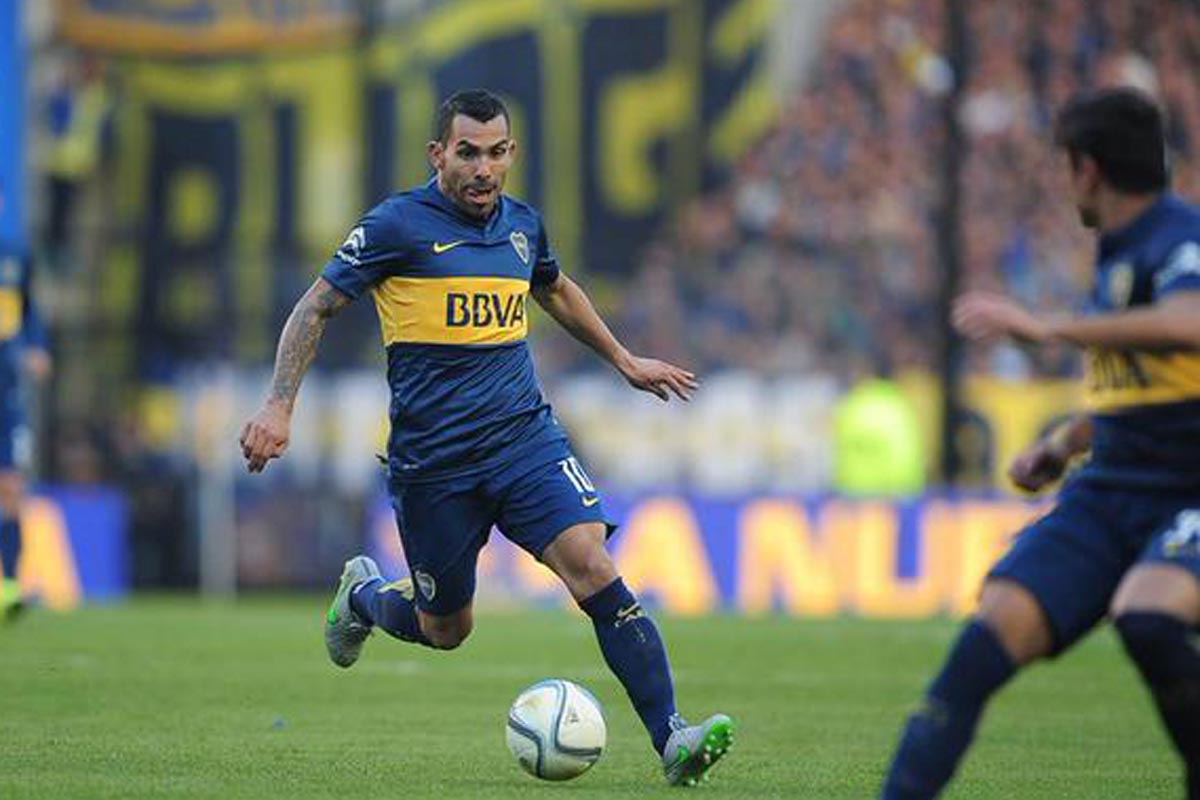 Boca visita a Argentinos para mantener la punta del torneo