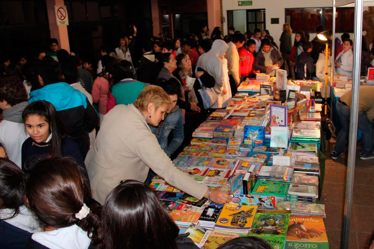 Comenzó 8ª Feria del Libro Regional en San Lorenzo