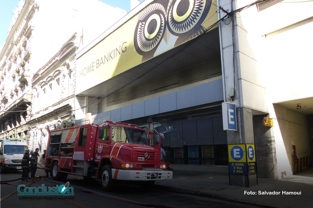 Incendio en Banco Hipotecario alertó a los empleados
