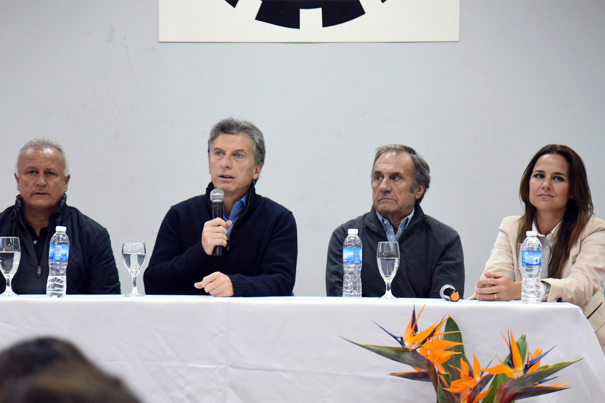 «Los que nos vinculan con los 90, estuvieron en los 90»