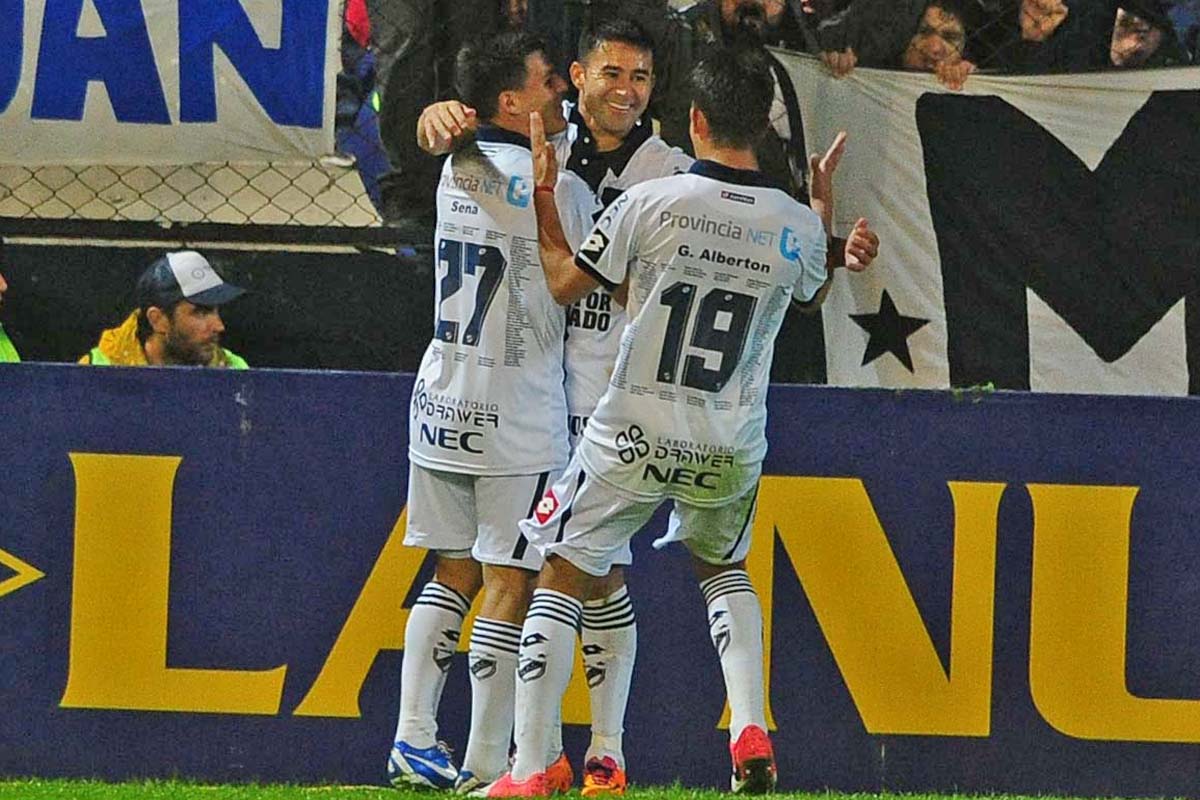 Quilmes venció con autoridad a Colón por 1 a 0
