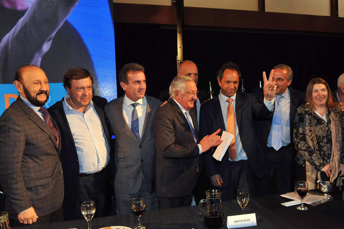 Scioli acordó con provincias mantener precio del petróleo