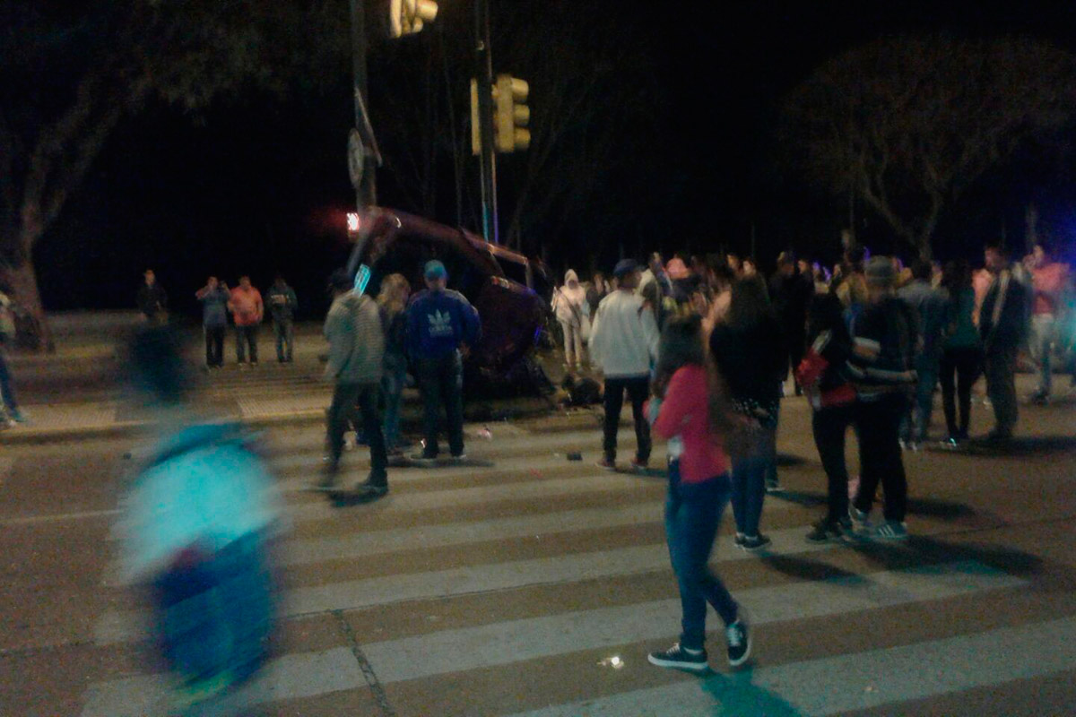 Conductor grave en violento accidente en costanera y Gallo