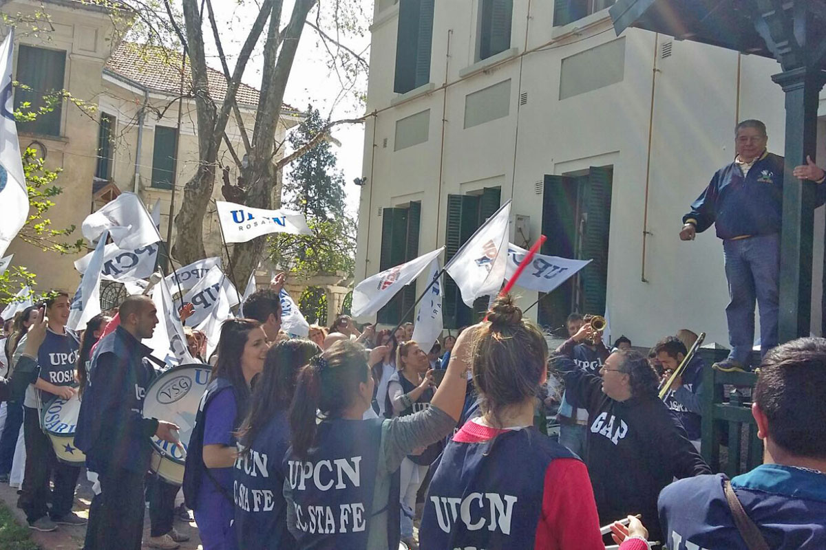 Reprobaron en el Centenario ruidosa protesta frente a neo