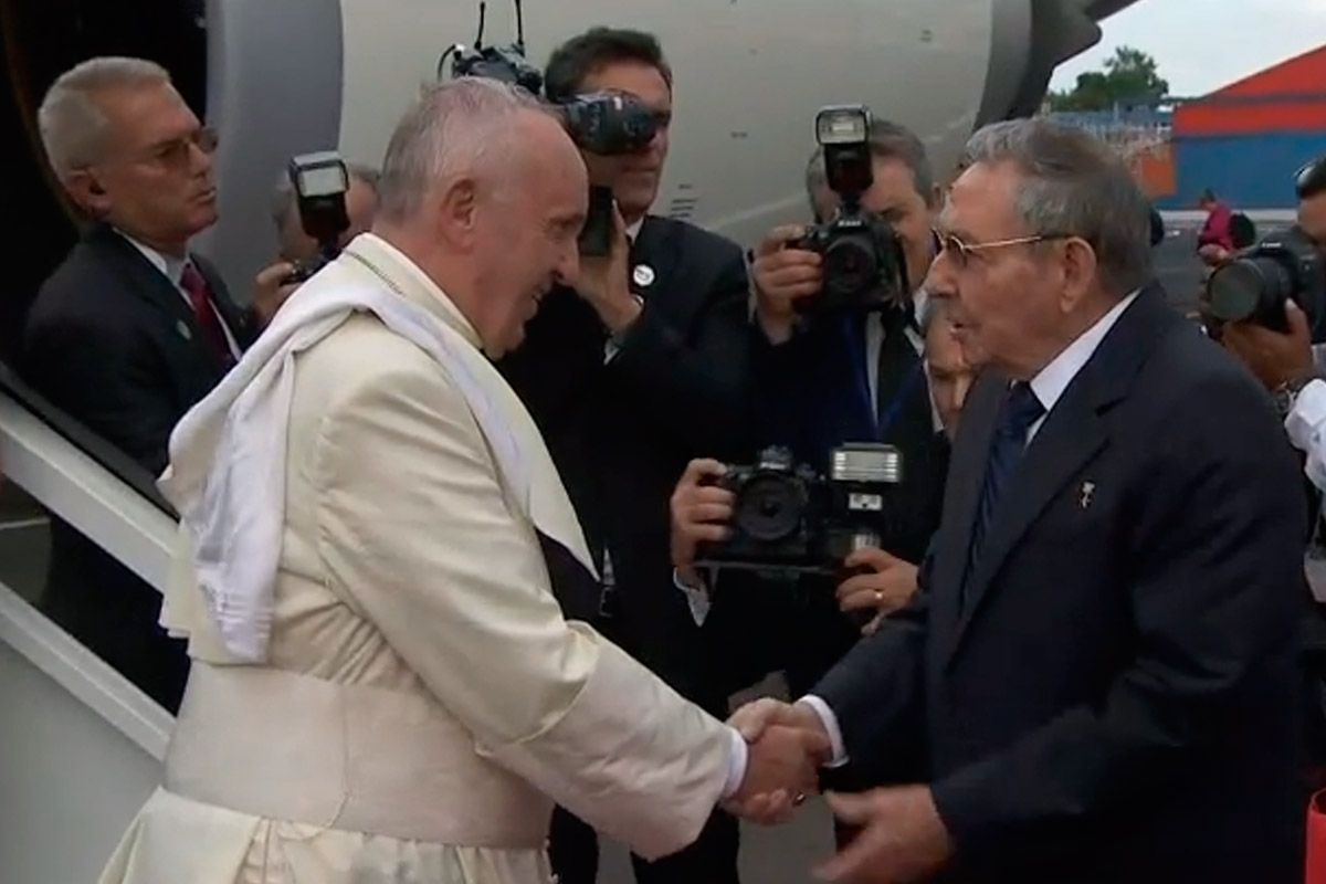 El Papa y Castro a favor de encauzar lazos con EE.UU.