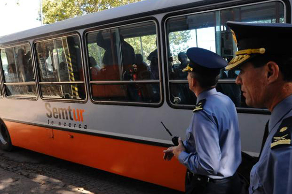Proponen evaluar presencia policial en los colectivos