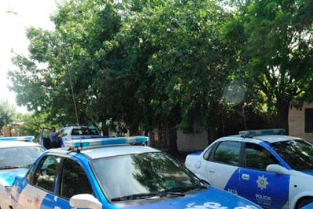 Dos detenidos tras intentar asaltar a un policía