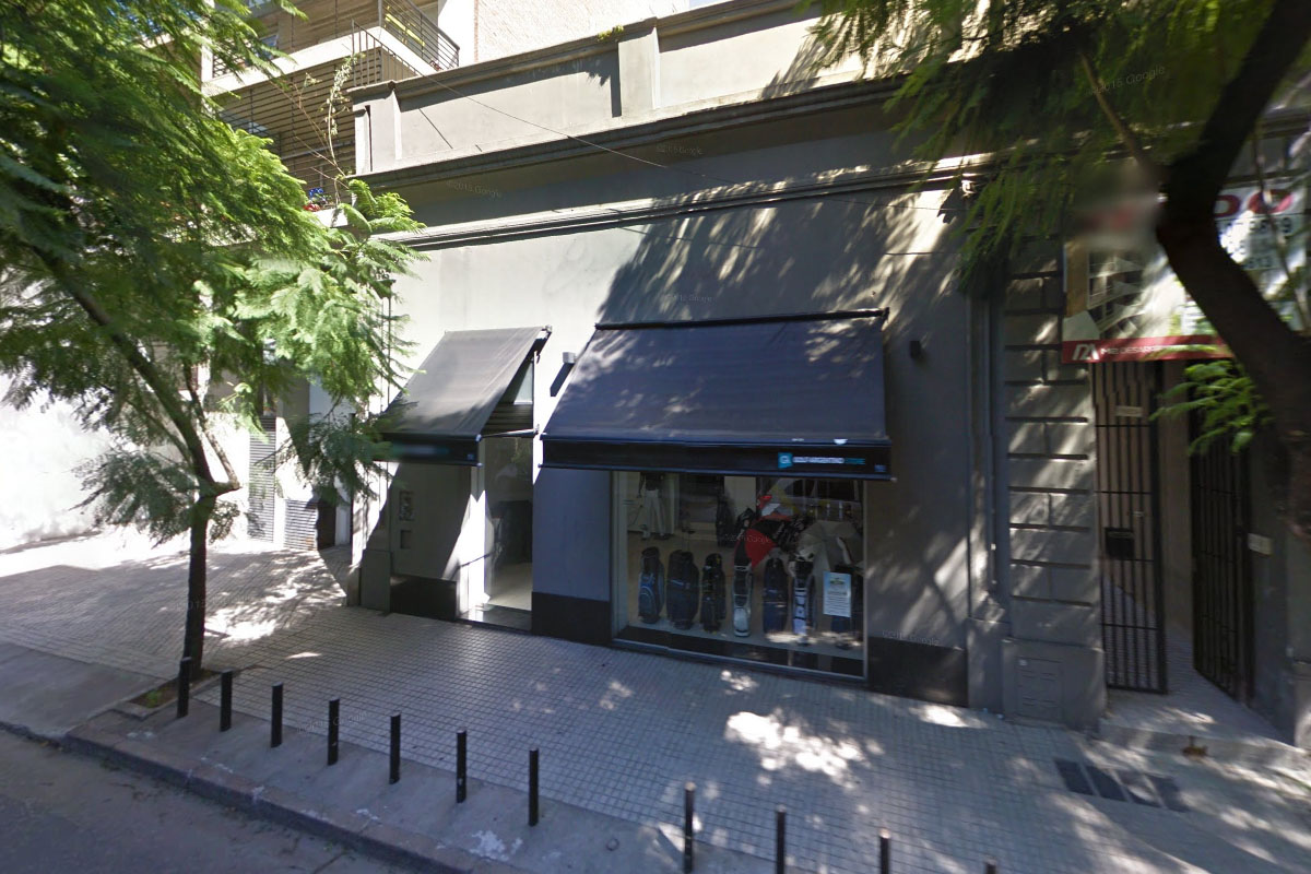 Asalto a un comercio de venta de indumentaria de golf