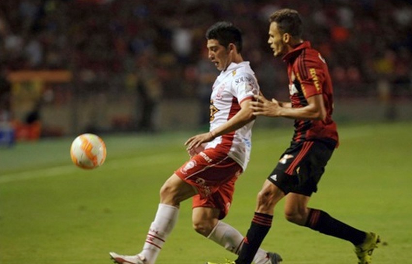 Huracán enfrenta a Sport Recife en el cotejo revancha
