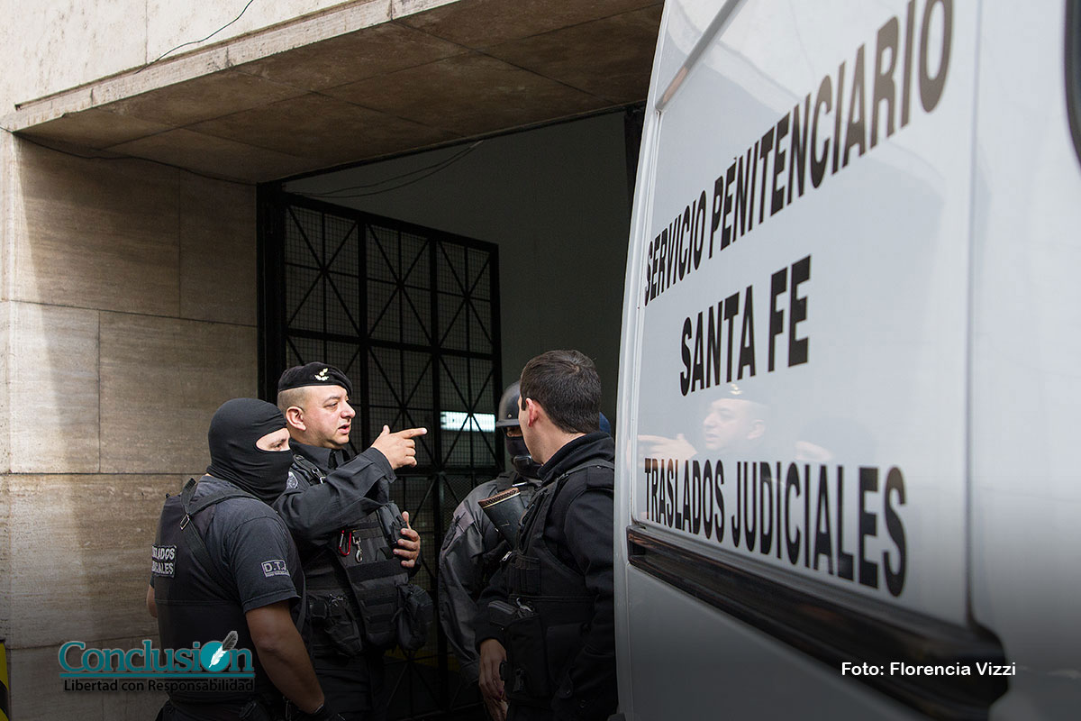 Trasladaron a 235 presos desde Rosario a la cárcel de Coronda