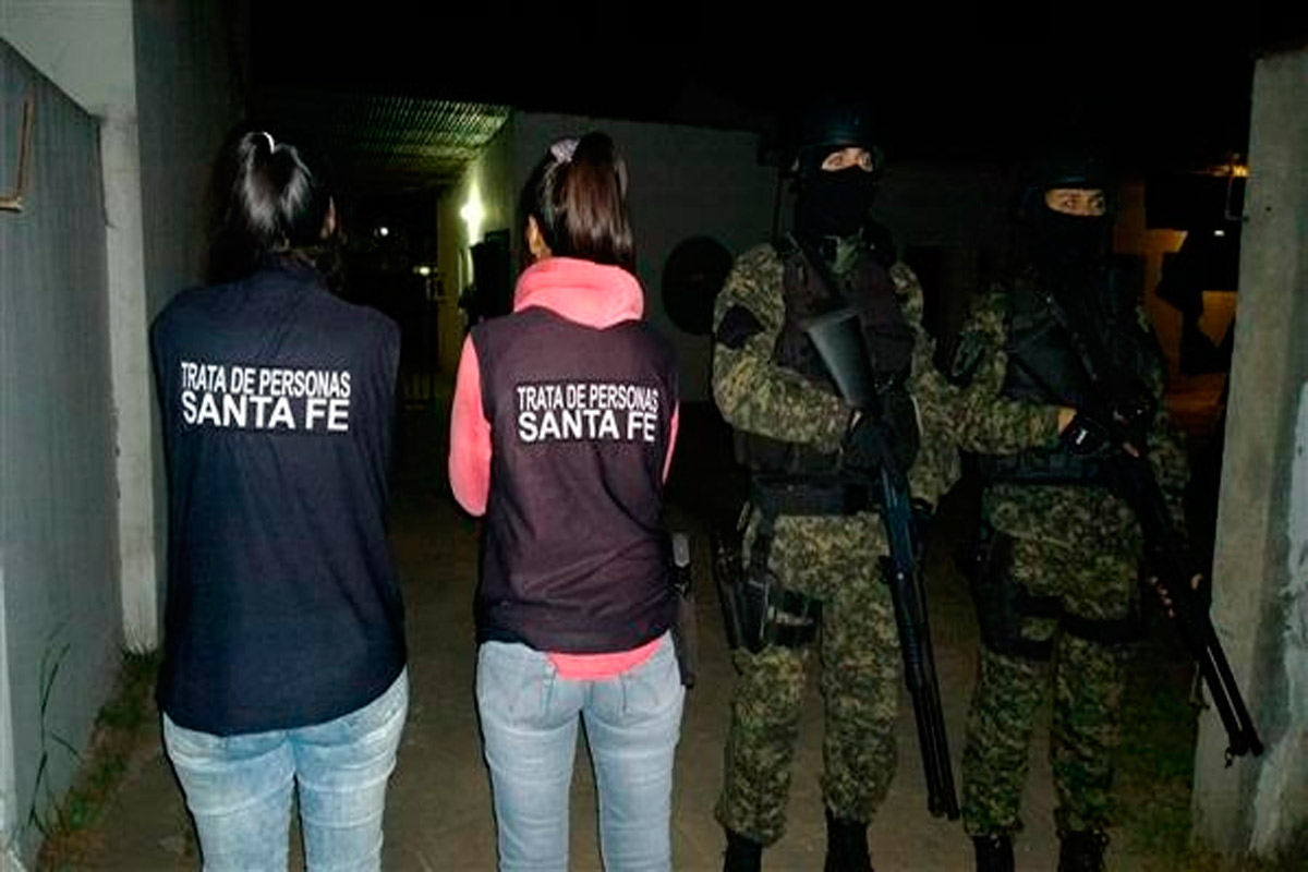Allanan un prostíbulo y asisten a siete mujeres