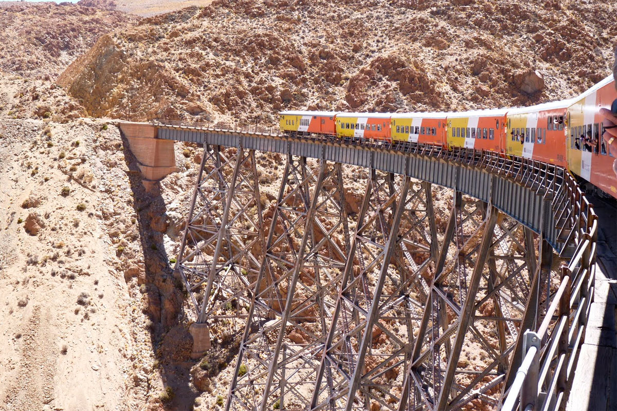Tensión al descarrilar el «Tren de las Nubes» en Salta