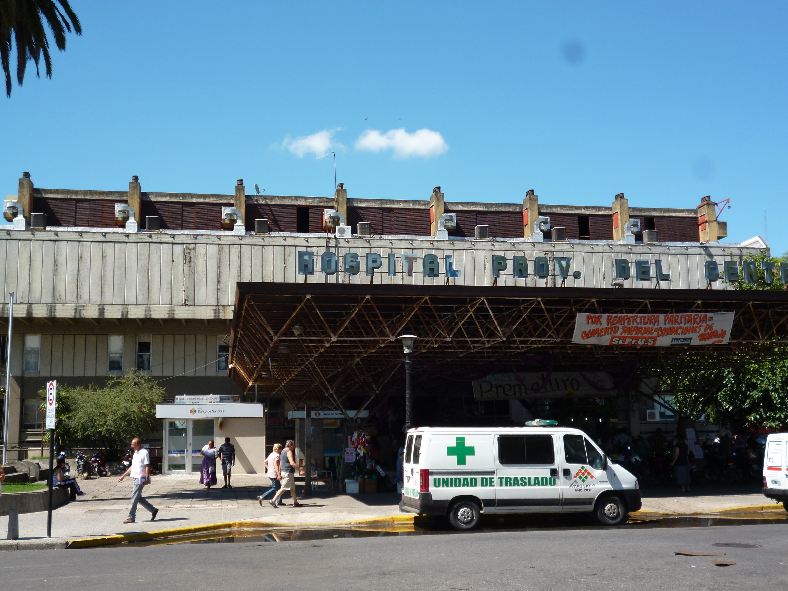 Un joven llegó herido al hospital y quedó detenido