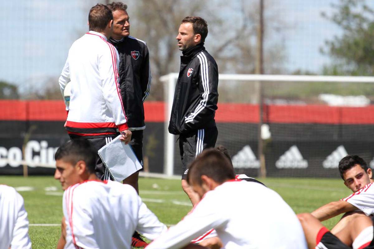 Newell’s: Bernardi piensa en el armado del equipo ante Lanús