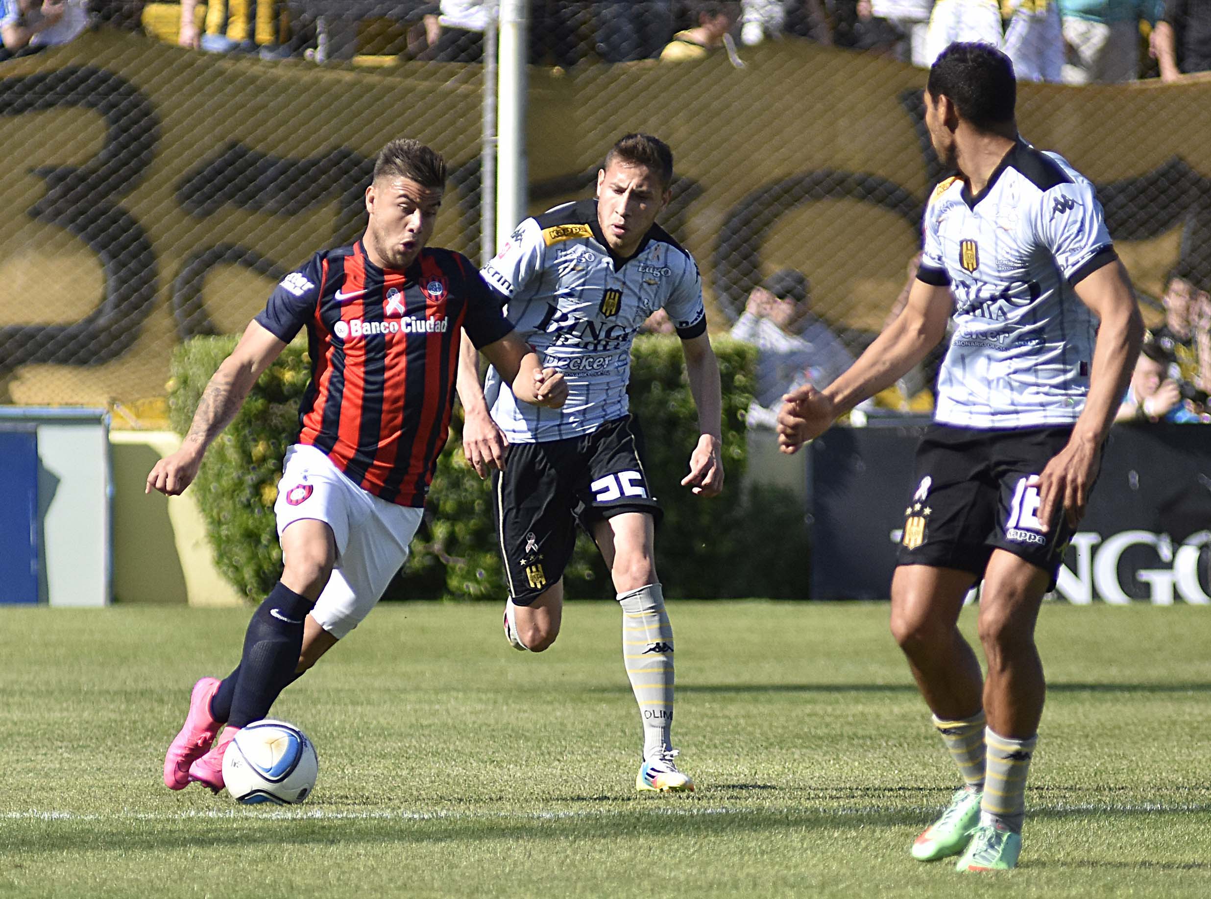 San Lorenzo perdió y le facilitó a Boca la consagración