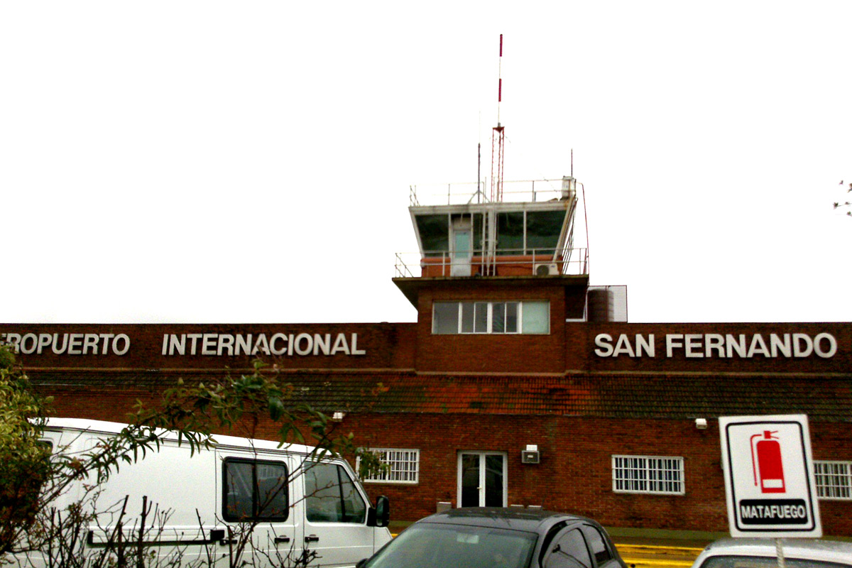 Se despistó un avión y se prendió fuego en San Fernando