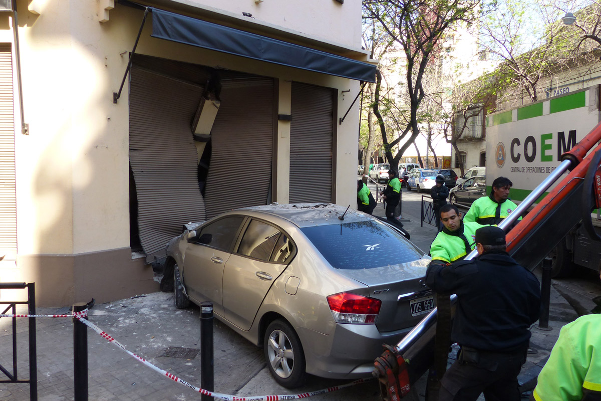 Choque fatal y heridos en una esquina de barrio Martin