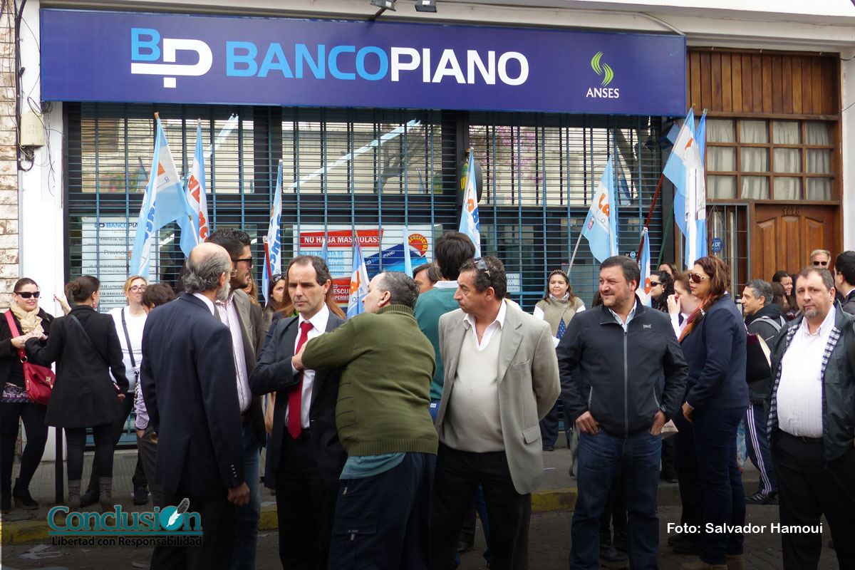 La bancaria moviliza por violación de derechos laborales