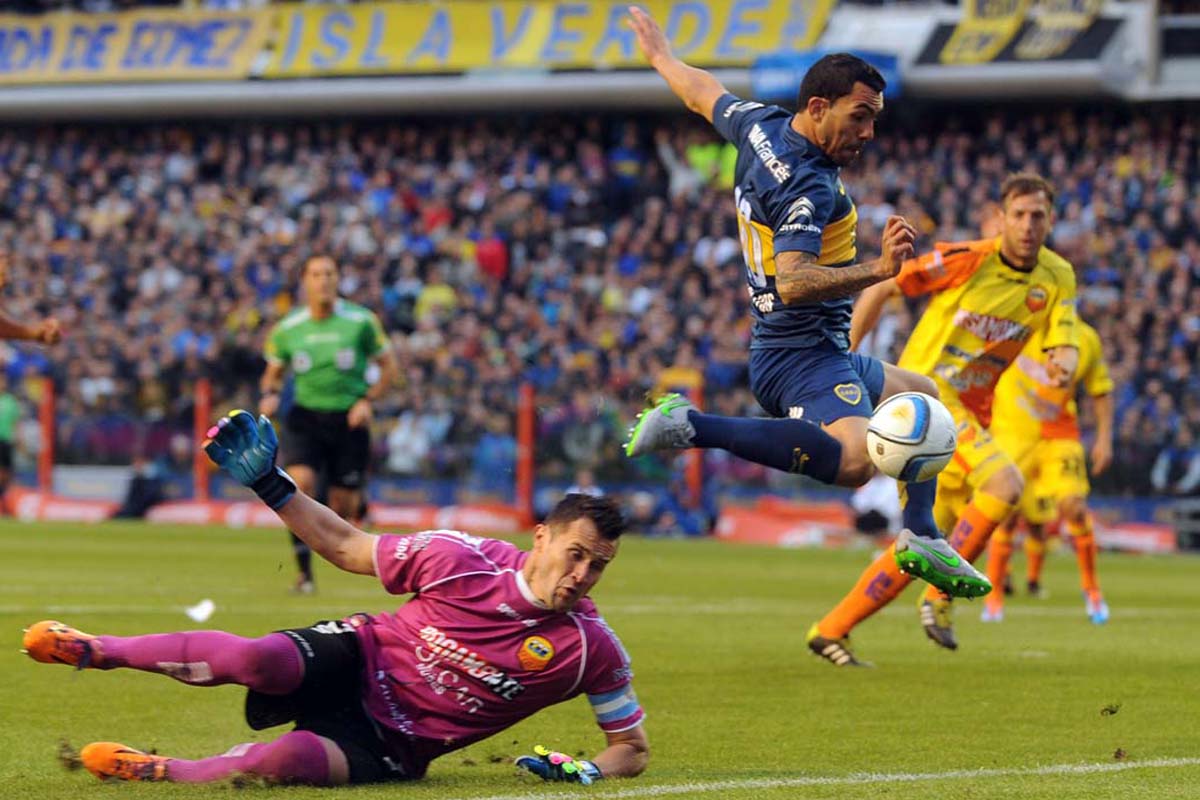 Boca juega con Racing a un paso de ganar el campeonato