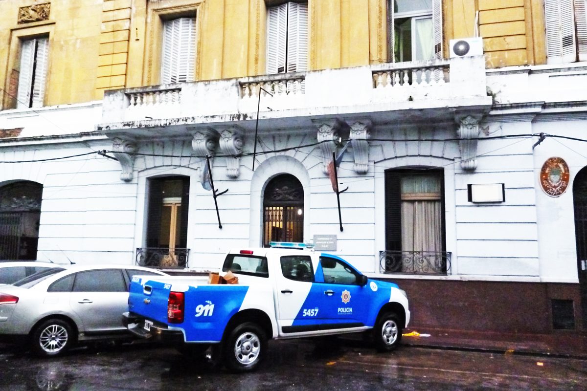 Un hombre y su nieto víctimas de tres ladrones armados