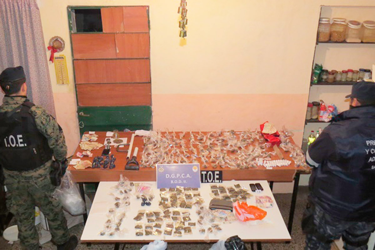 Incautaron material para armar más de 6800 «porros»