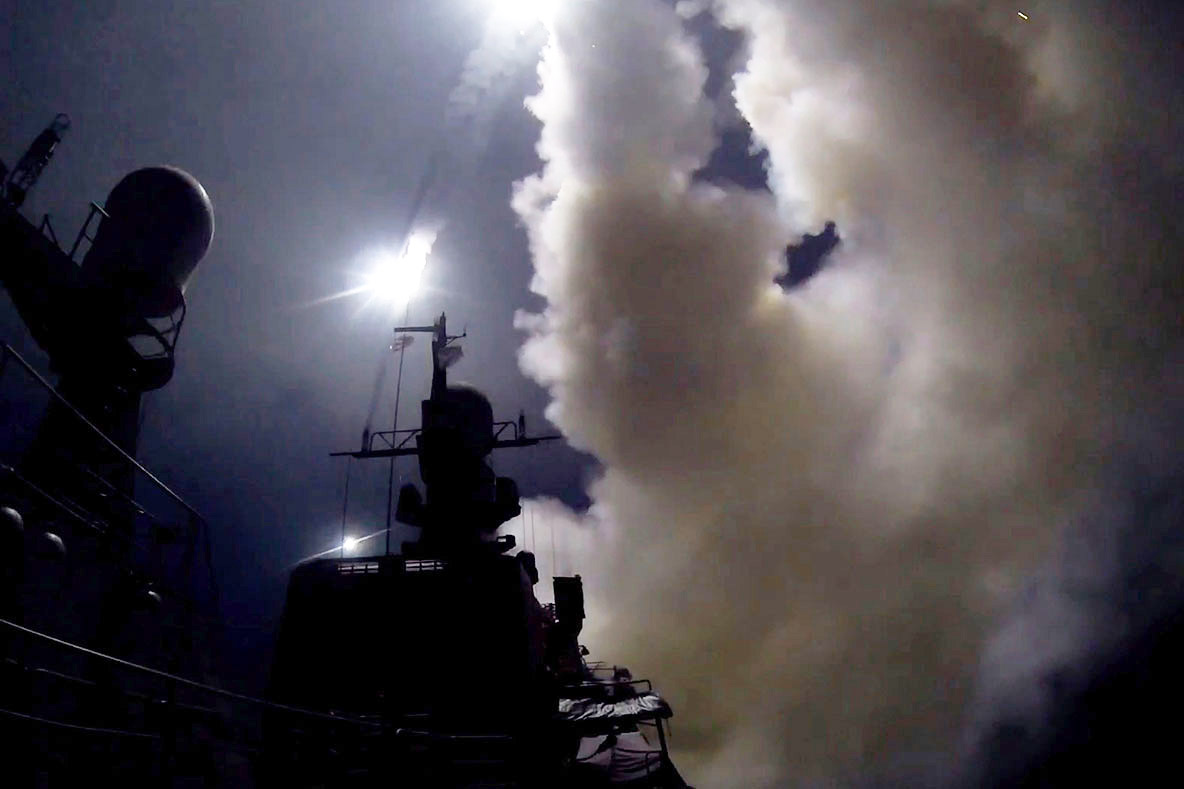 Rusia refuerza su ofensiva y lanza misiles crucero a Siria