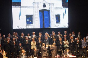 Télam Tucumán 29/10/2015 - Juan Manzur asume como Gobernador de la Provincia de Tucumán, con la presencia de la fórmula del Frente para la Victoria conformada por Daniel Scioli, Carlos Zannini, y otros funcionarios nacionales. Foto: Julio Pantoja/Télam/cgl