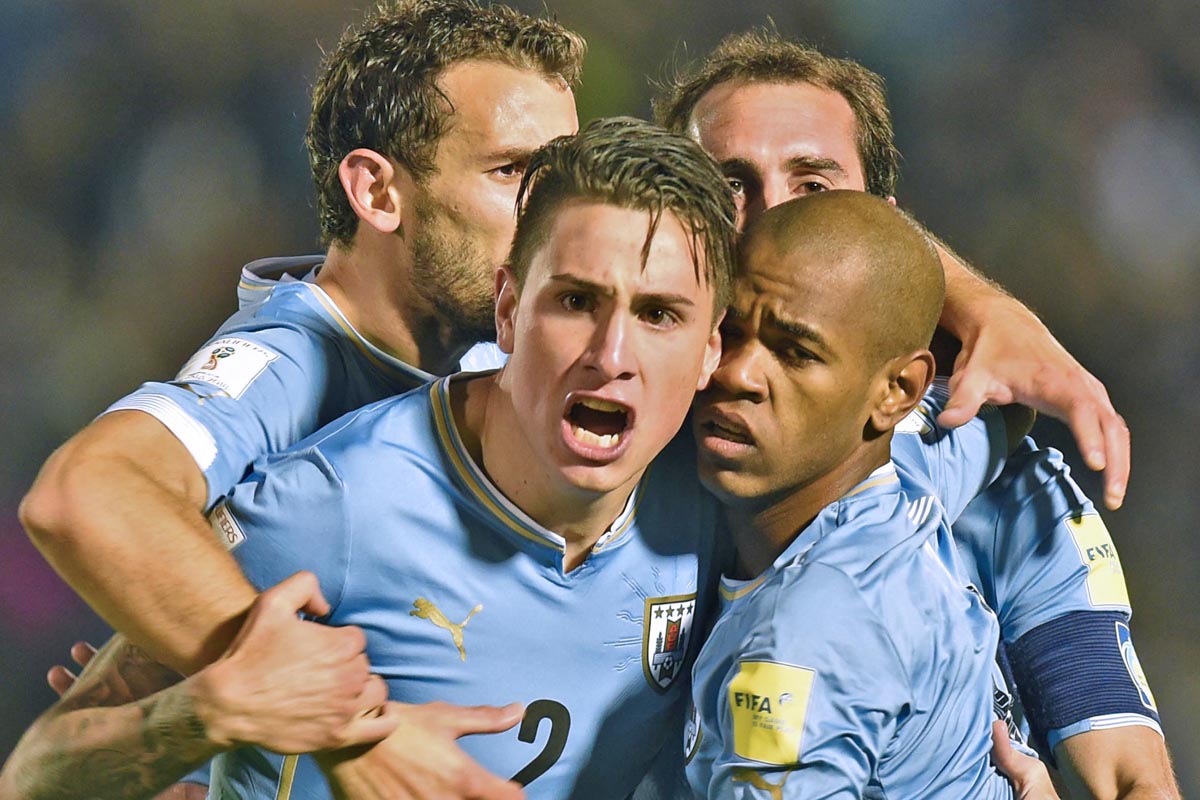Uruguay goleó 3 a 0 a Colombia en el Centenario