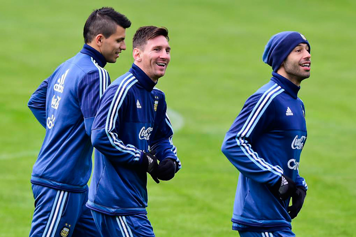 Tres argentinos entre los candidatos al Balón de Oro