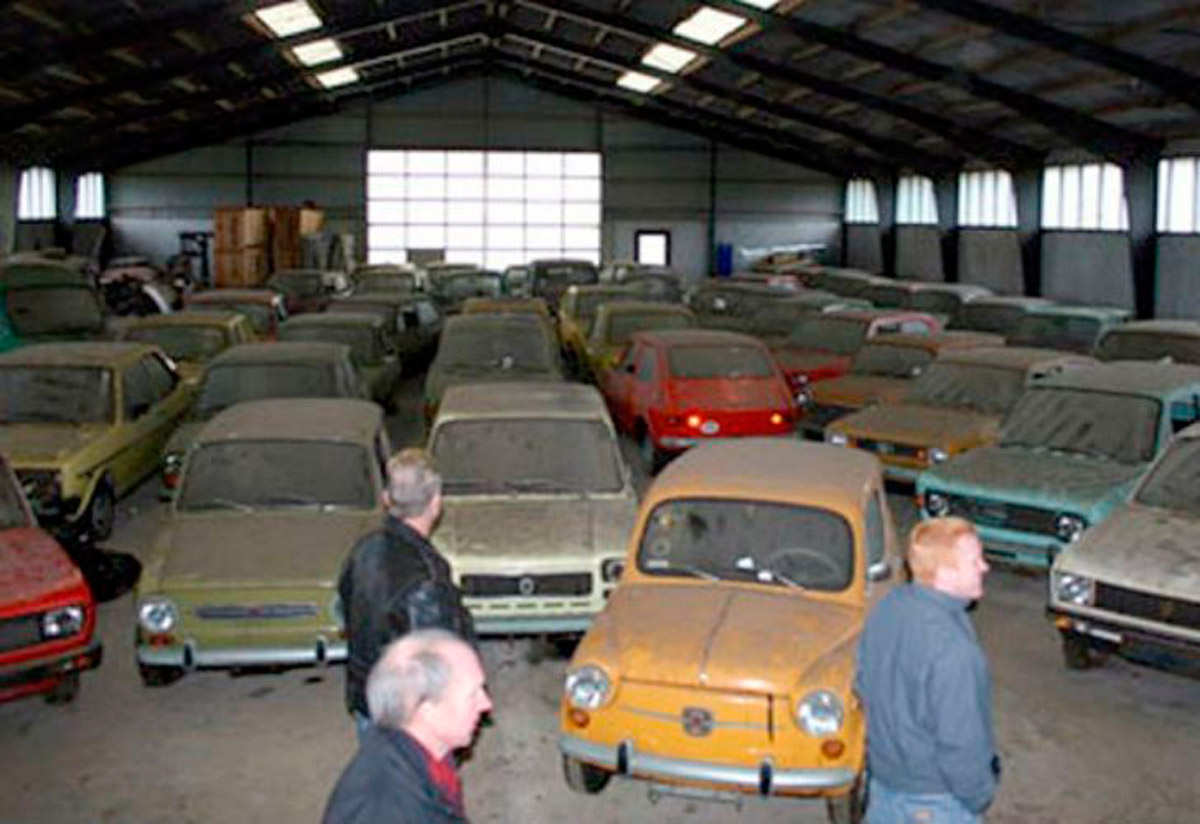Encuentran más de 200 autos 0 km abandonados hace 34 años