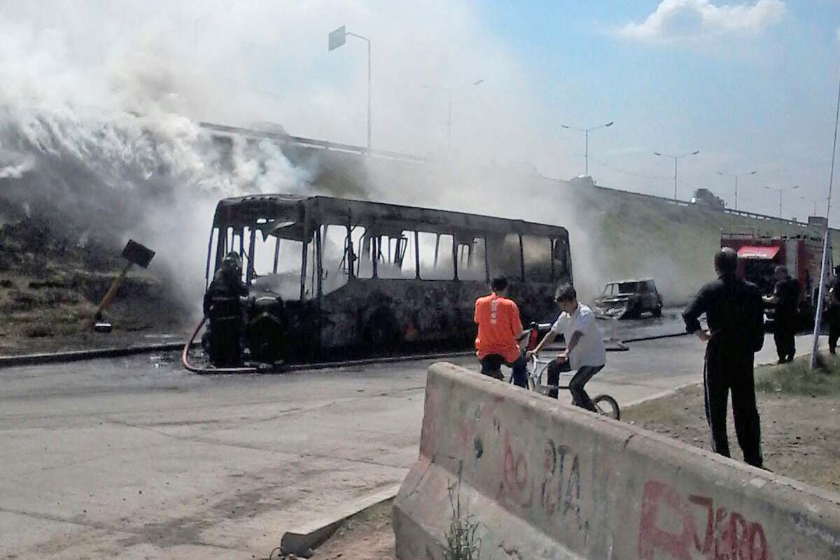 Un colectivo se incendió en Circunvalación y Cerrito