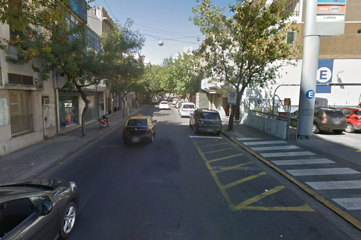 Violento asalto a una mujer en un garaje del microcentro