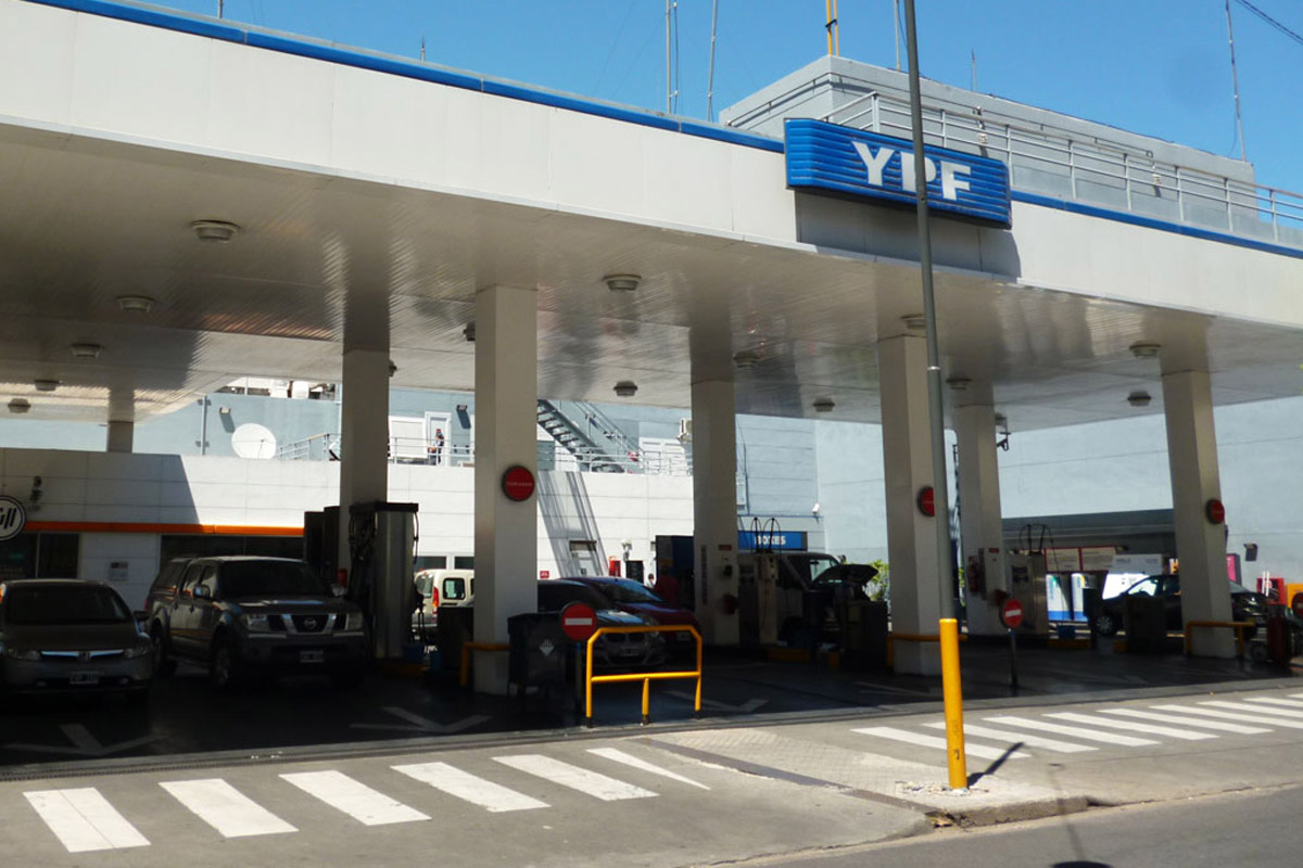 Detienen a pareja que asaltaba estaciones de servicio