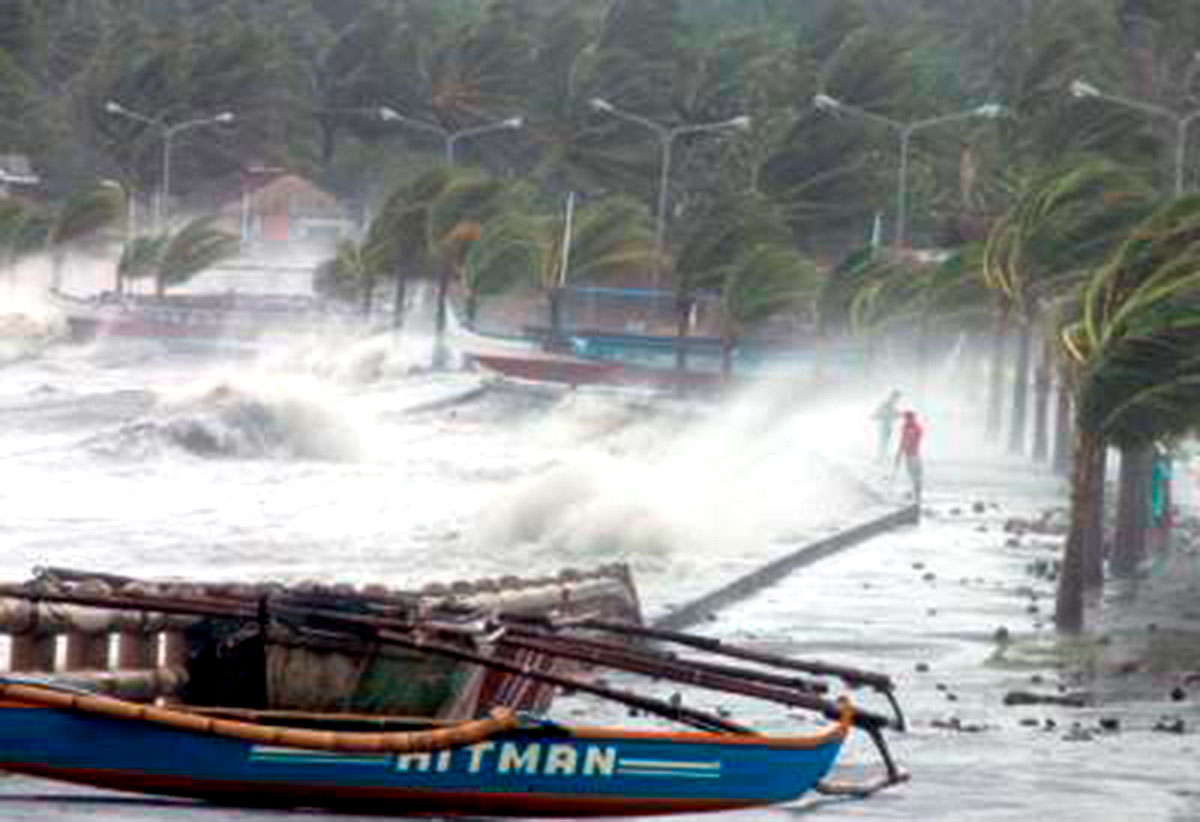 Buscan a 16 barcos filipinos  tras una intensa tormenta