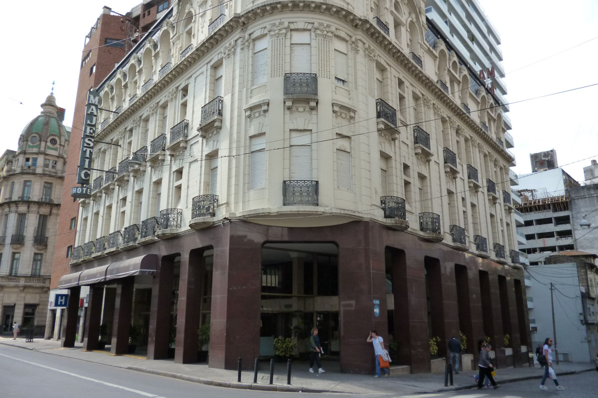 Entraron al hotel Majestic y se llevaron el dinero de la caja