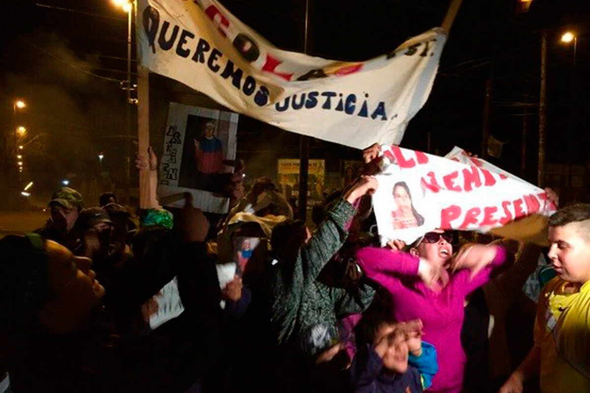 Denuncian a policías por reprimir a vecinos