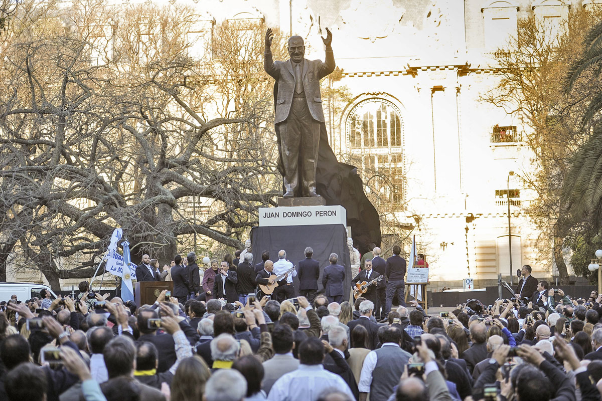 Monumento a Perón: ¿qué santafesino no subió al palco?
