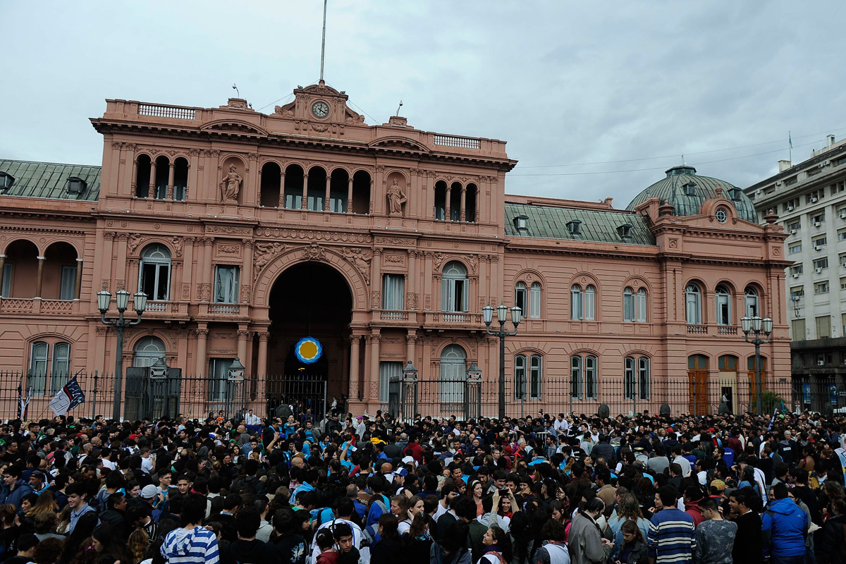 La militancia copó la Rosada y media Plaza de Mayo