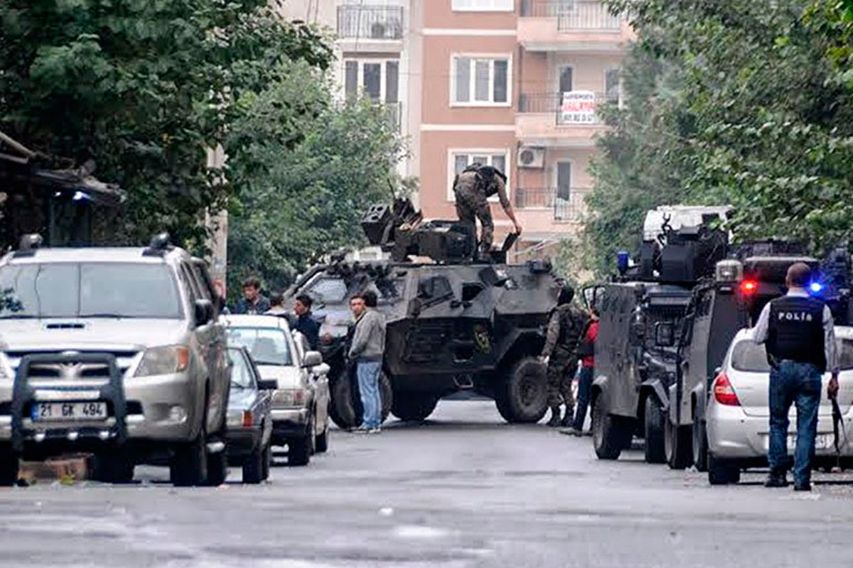 Turquía: tiroteo entre policías  y yihadistas deja siete muertos
