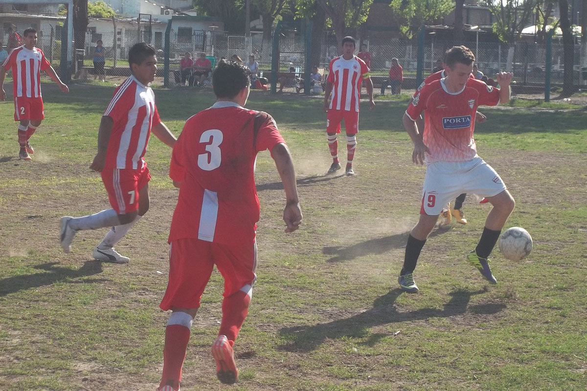 Rosarina: Juan XXIII avanza en el torneo Ivancich
