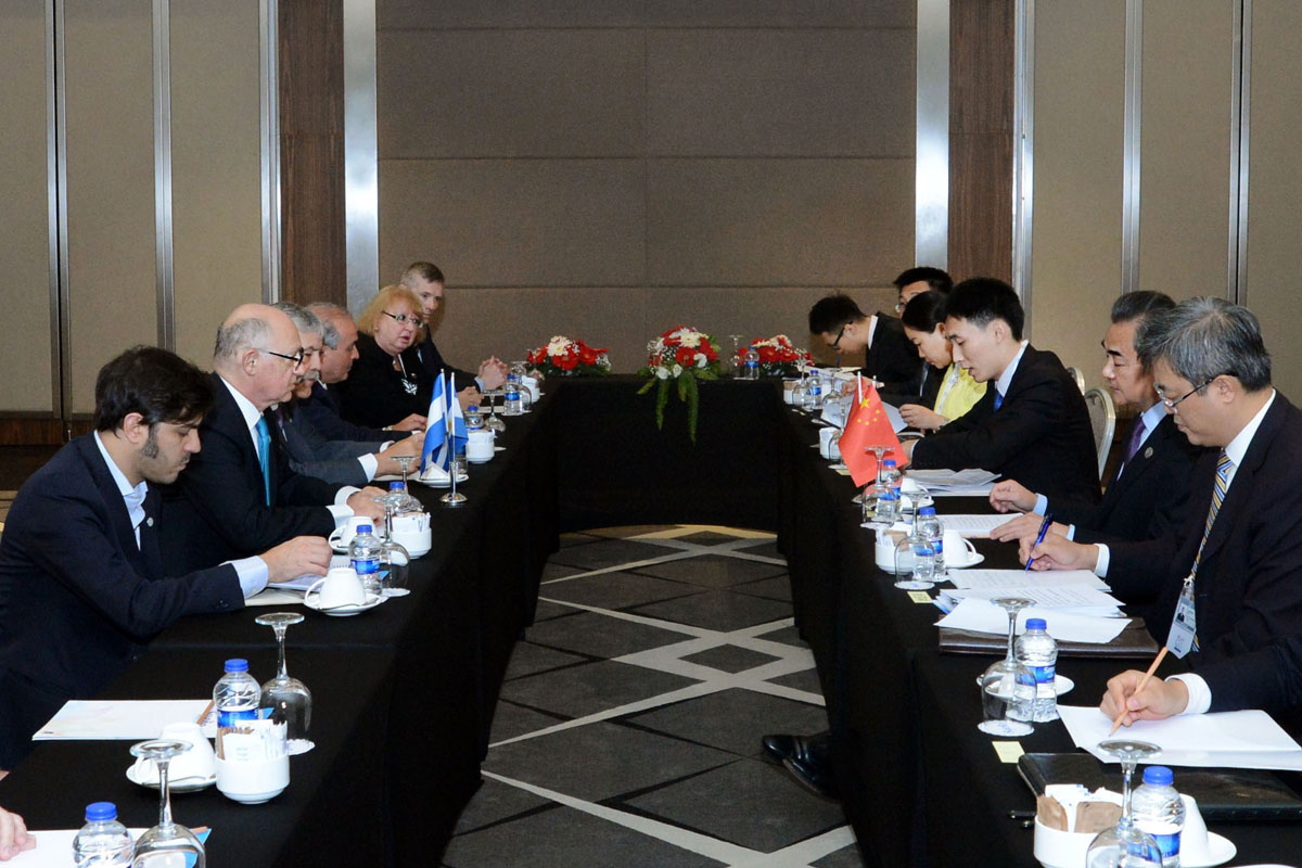 Histórico acuerdo con China para desarrollo nuclear