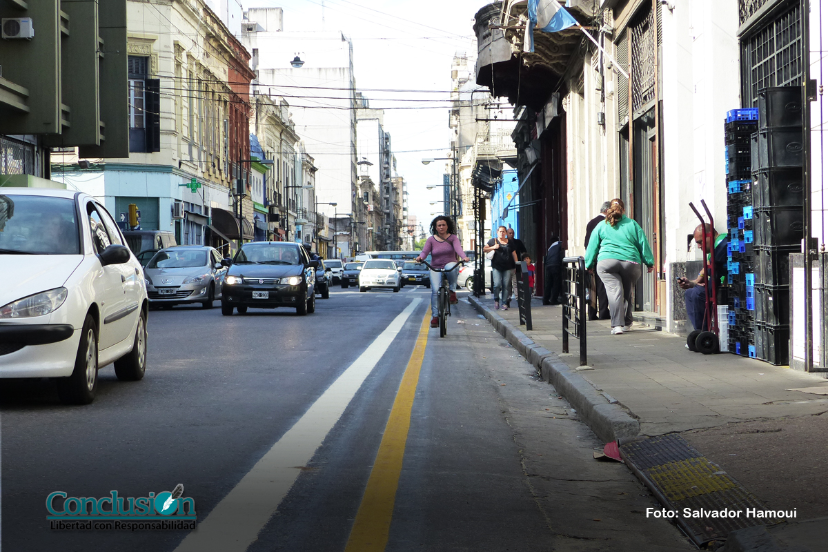 “Ciclovías no respetan normas internacionales de seguridad”