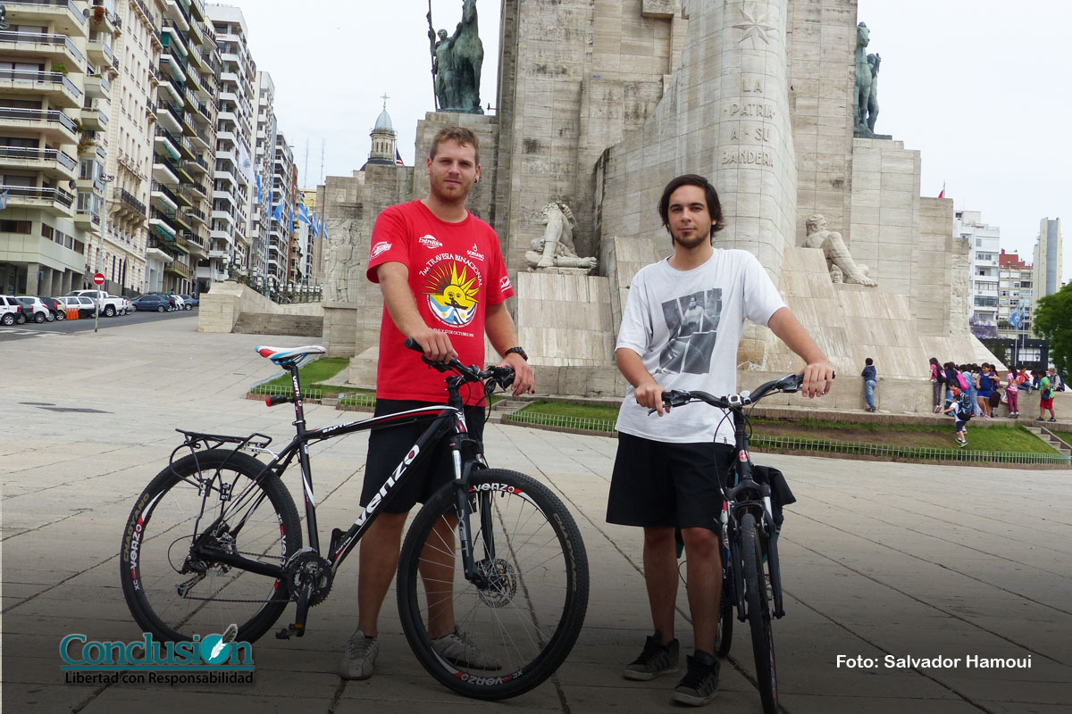 Dos jóvenes unen Rosario y Río de Janeiro en bicicleta