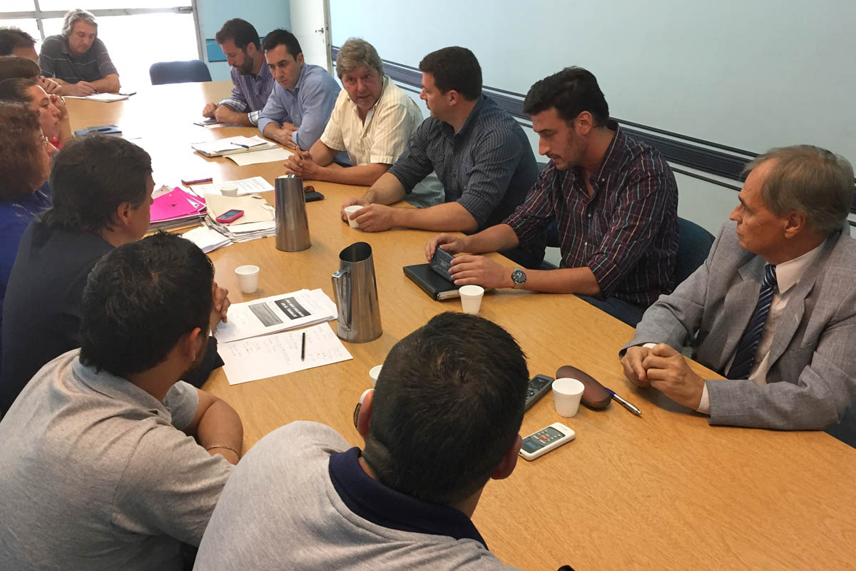 Empresarios y dirigentes de la Uocra, reunidos en el Concejo