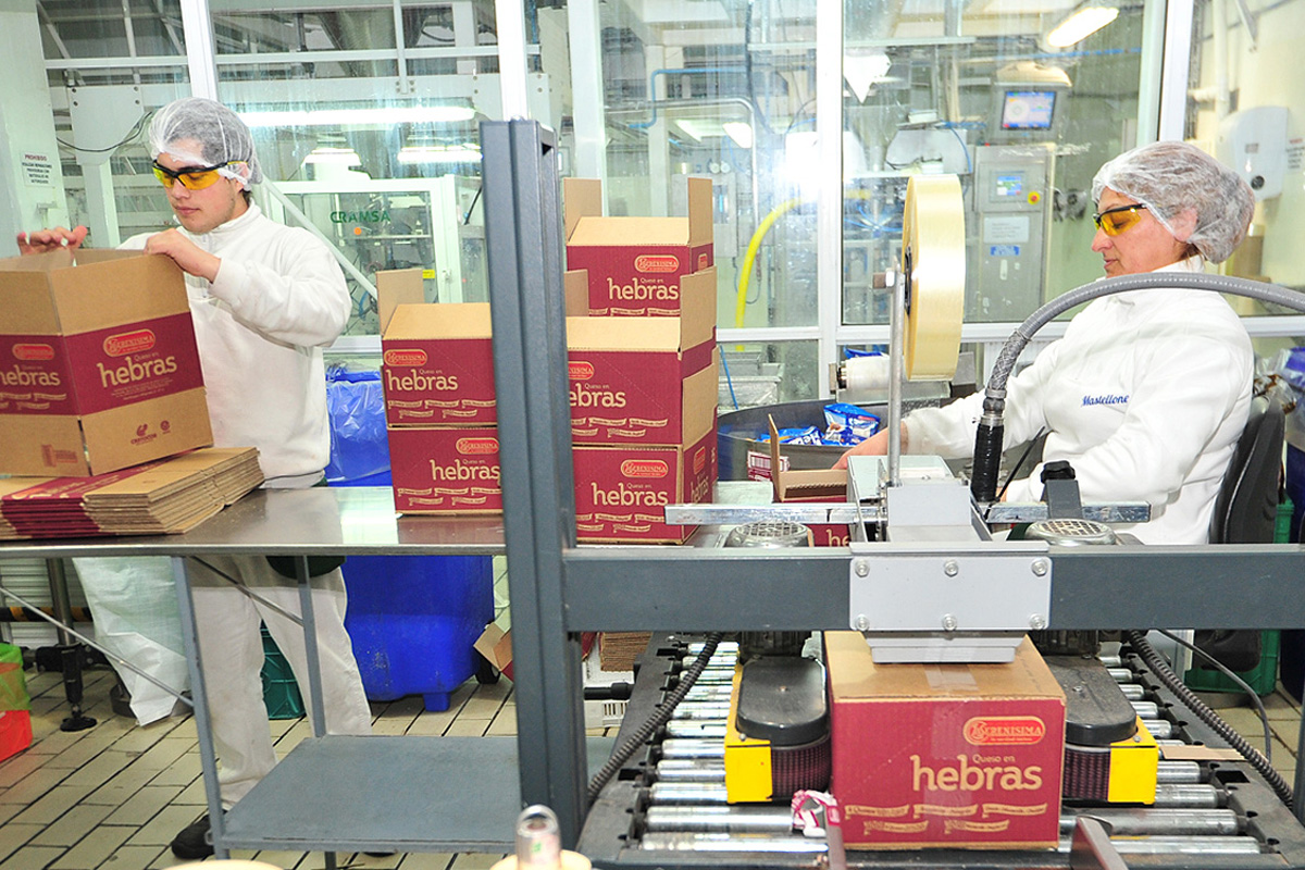 La desocupación bajó al 5,9%, el menor nivel en 28 años