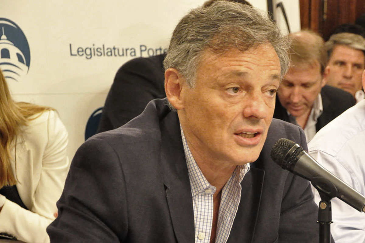 «Nos comprometimos a que no íbamos a abrir la economía»
