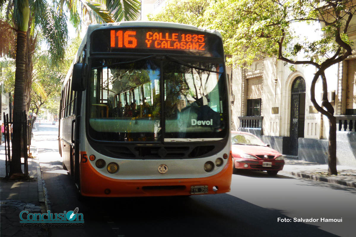 Dos robos al transporte público durante la noche