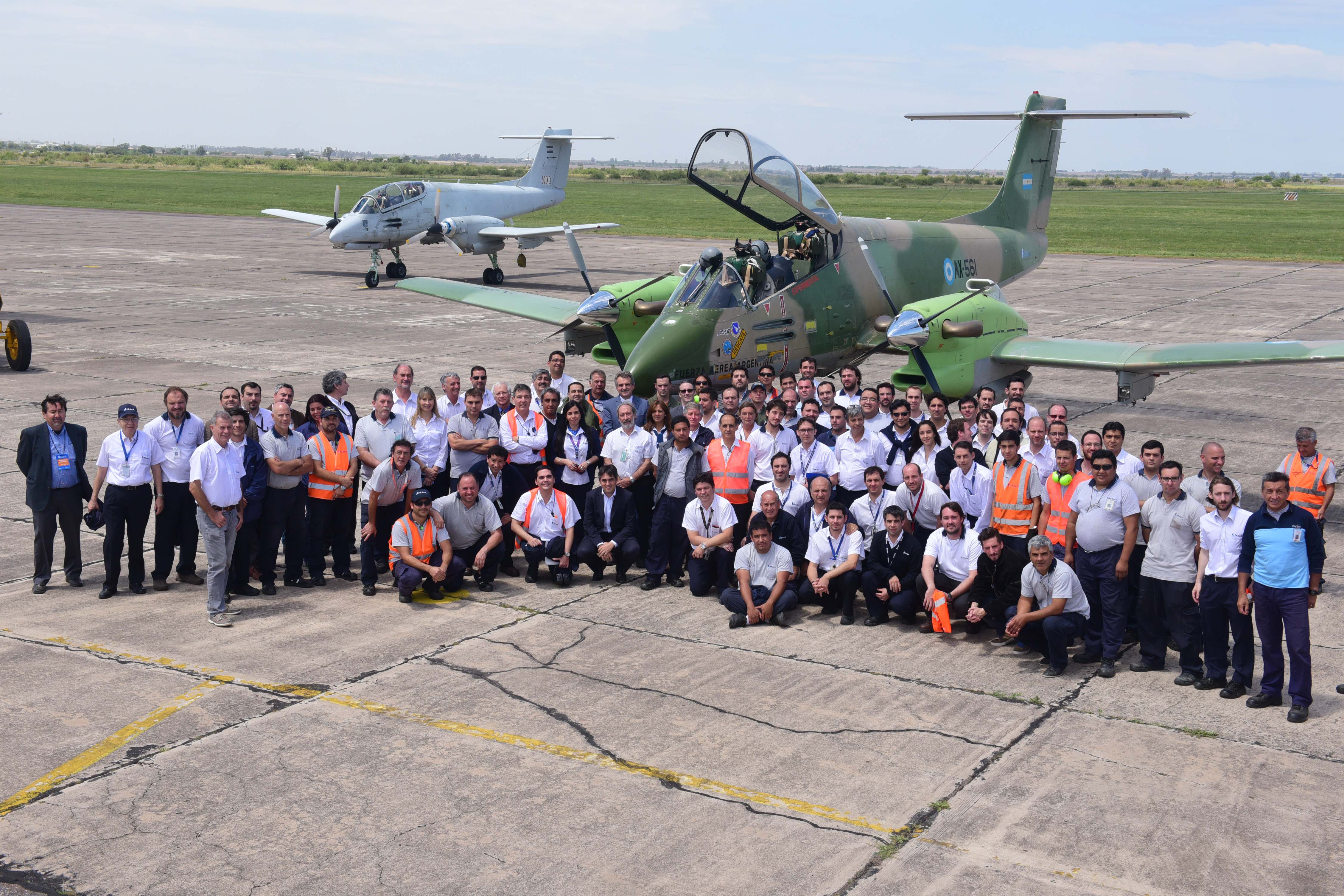 Agustín Rossi presentó el avión Pucará modernizado