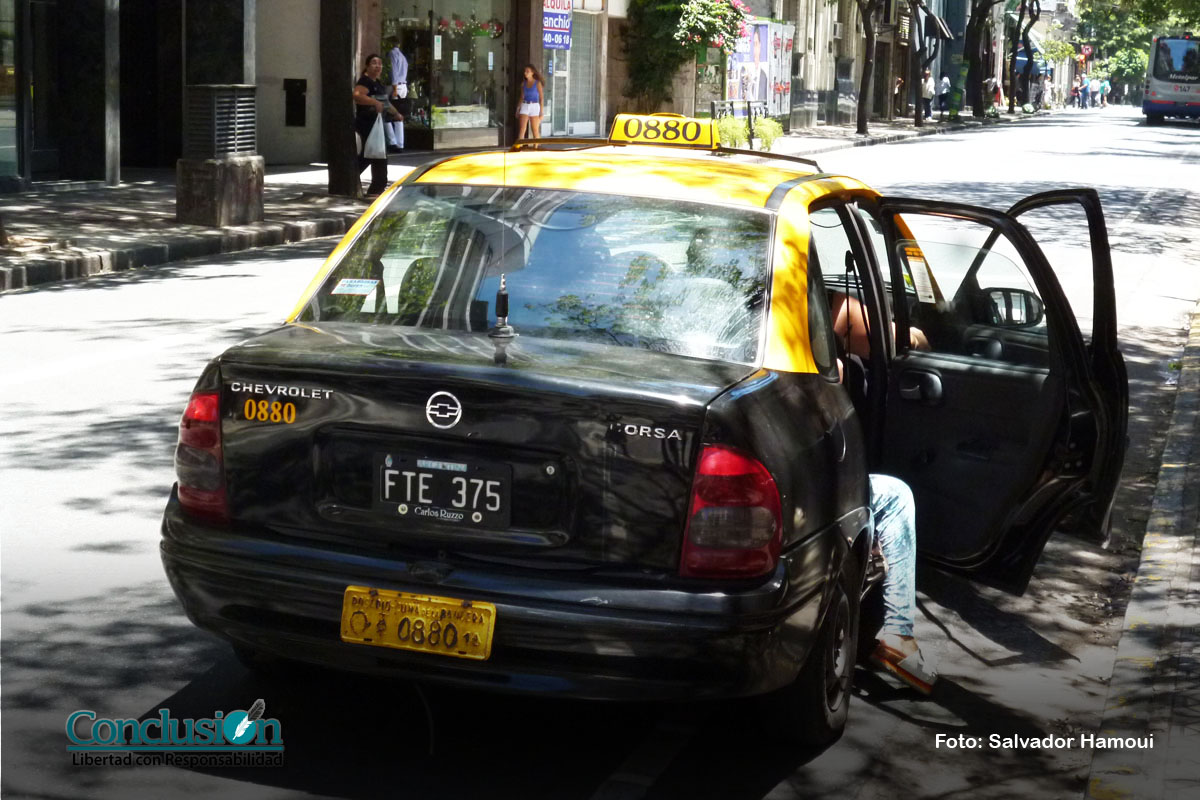 Asaltaron a un taxista y se hicieron de la recaudación  