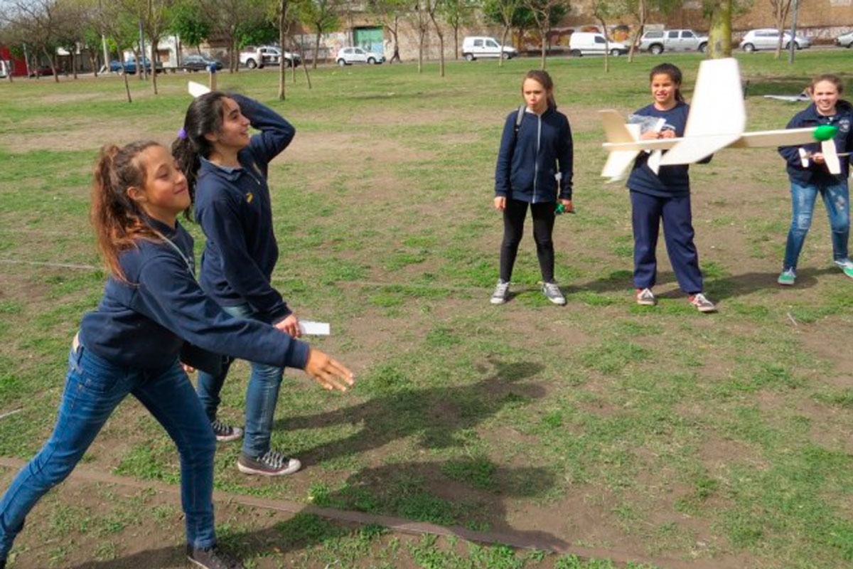 Encuentro de aeromodelismo en el Parque de la Bandera